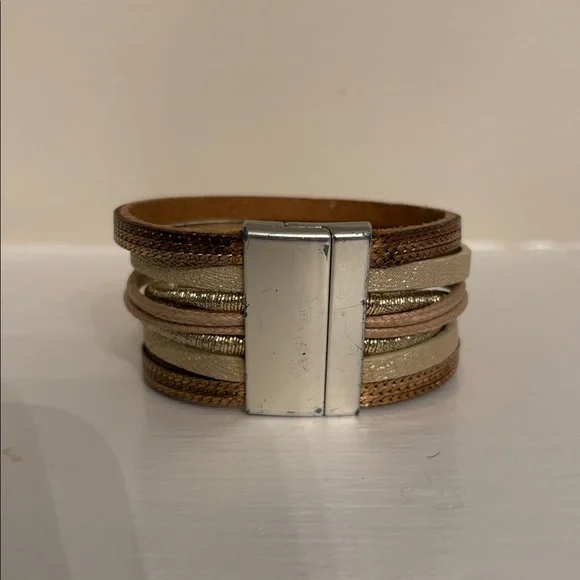 Beige and Brown Multi-Layer Bracelet with Pearls - Picture 2 of 3